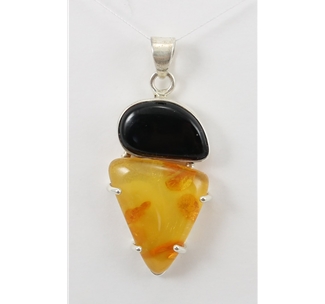 Amber Whitby Jet Pendant (02)