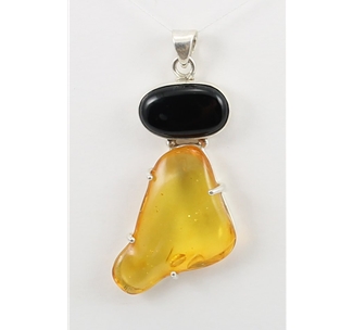 Amber Whitby Jet Pendant (04)