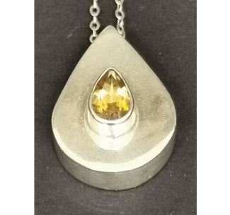 Silver pendant set with a citrine facet stone