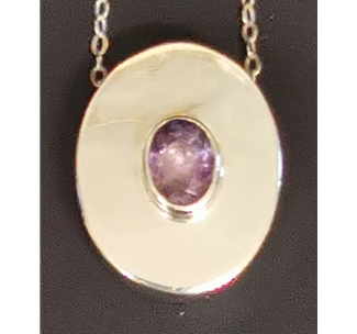 Silver pendant set with an amethyst facet stone